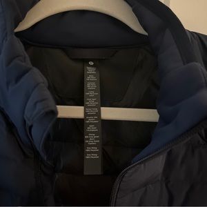 Lululemon Mens vest small color navy blue